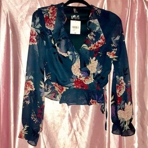 Forever 21 Blue Floral Blouse. NEW. Size Medium.